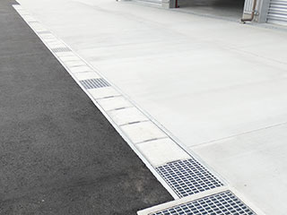 ガード側溝